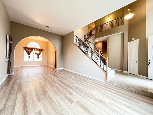 Building Photo - 2105 Eaglepath Cir
