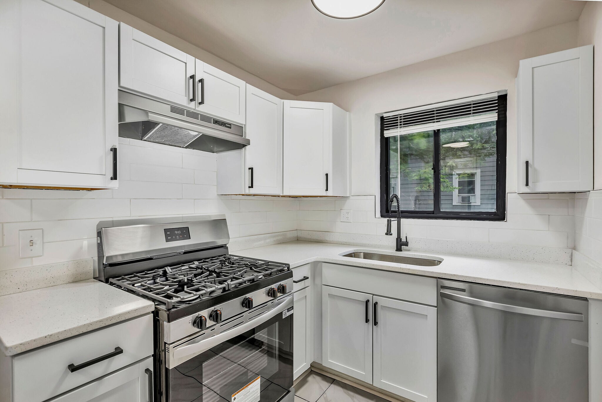 Building Photo - 2535 Lysle Ln