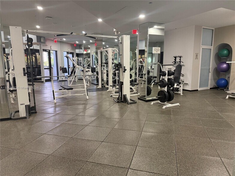 Building Photo - 1581 Brickell Ave