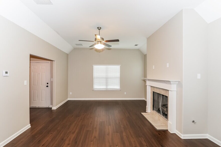 Building Photo - 6164 Humphreys Dr