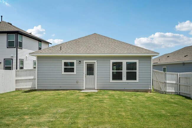 Building Photo - 125 Honeybee Ln