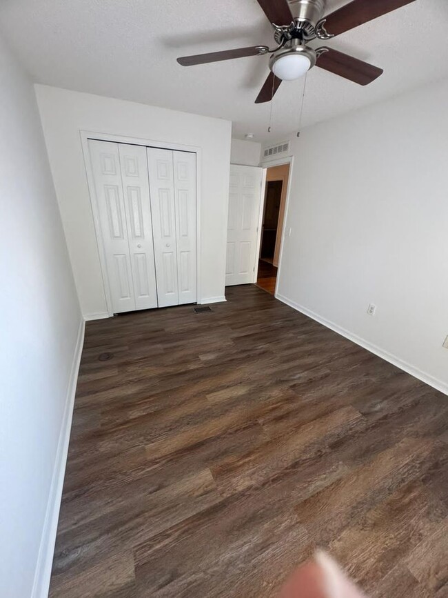 Building Photo - Beautiful 3/2 townhome