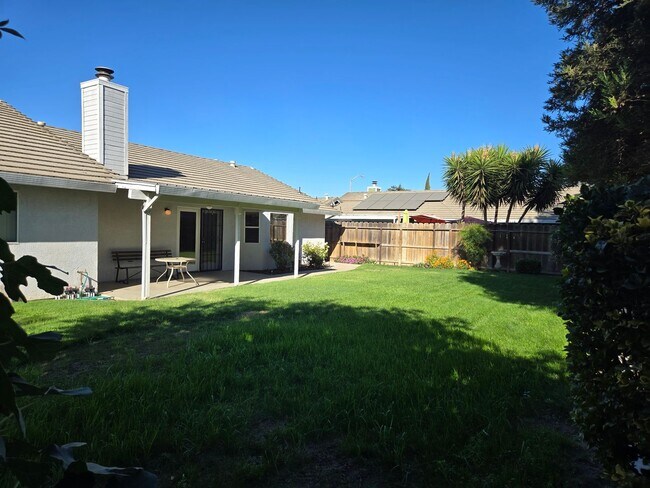 Building Photo - 20427 Sparrow Ct