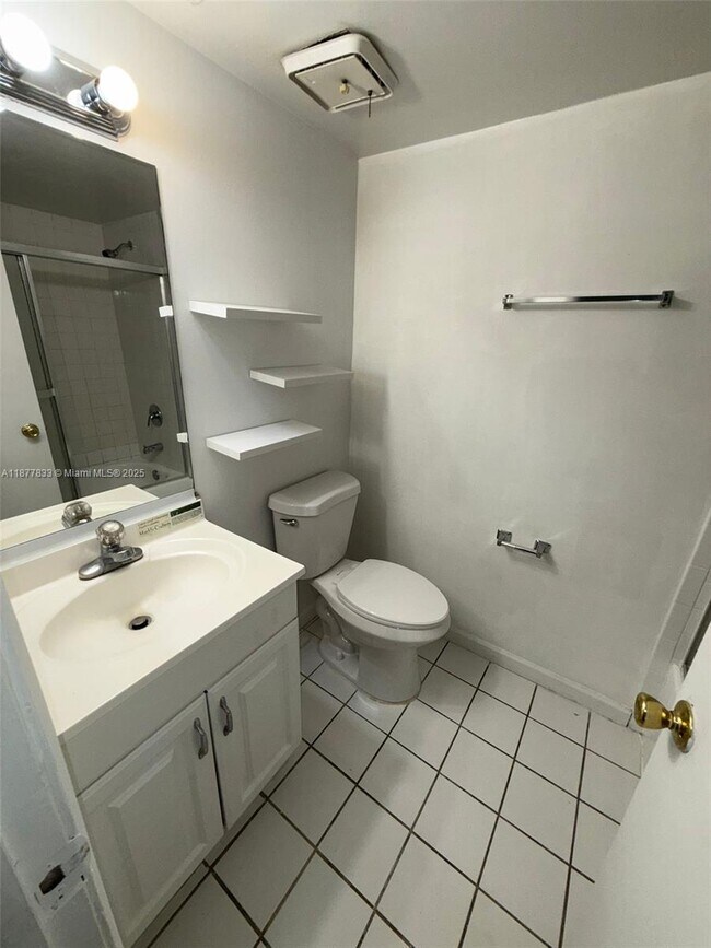 Building Photo - 3396 Foxcroft Rd