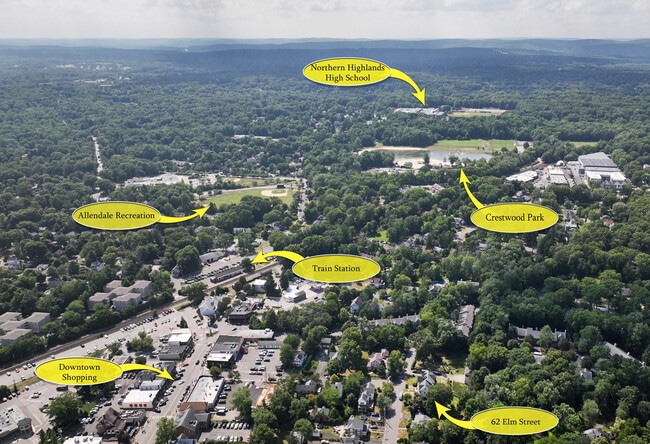 Building Photo - 62 Elm St