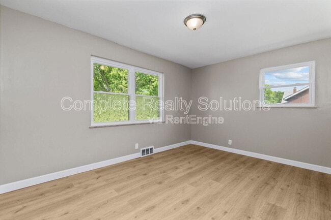 Building Photo - 6127 Lucille Ave