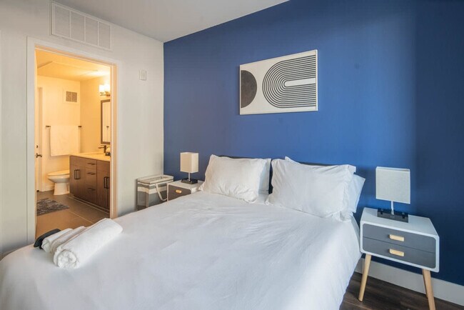 Building Photo - 701 W Rio Salado Pkwy