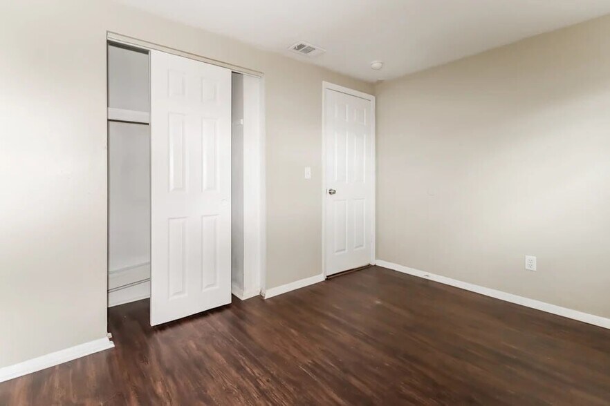 Building Photo - 6417 Willow Wood Ct