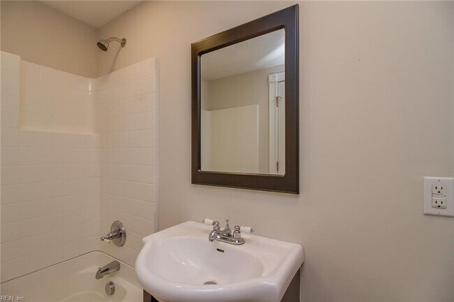 Building Photo - Ghent