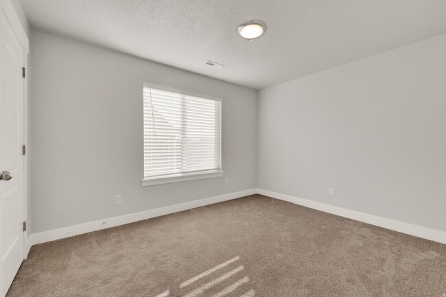 Building Photo - 106 N Midland Dr