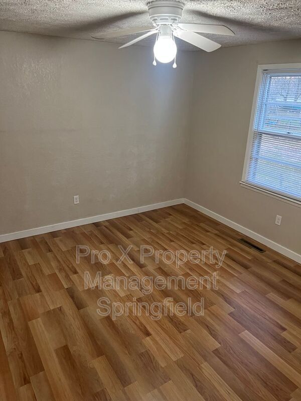 Building Photo - 3435 S Nettleton Ave
