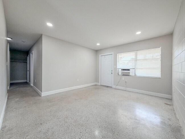 Building Photo - 703 N 25th St