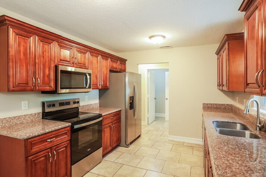 Building Photo - 8106 Byrd Landing Ct
