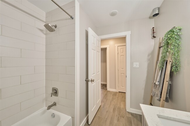 Building Photo - 309 S Magnolia St