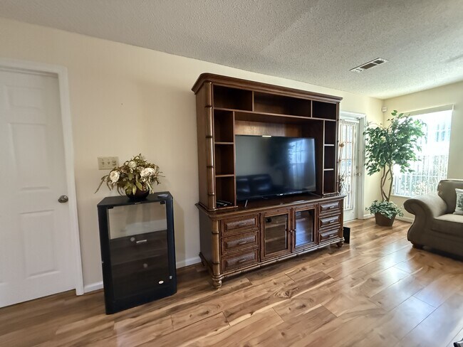 Building Photo - 1231 Ladys Island Dr