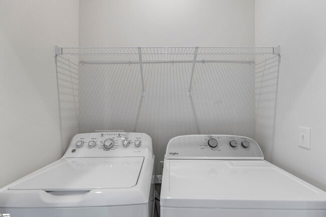 Building Photo - 23 Itasca Dr