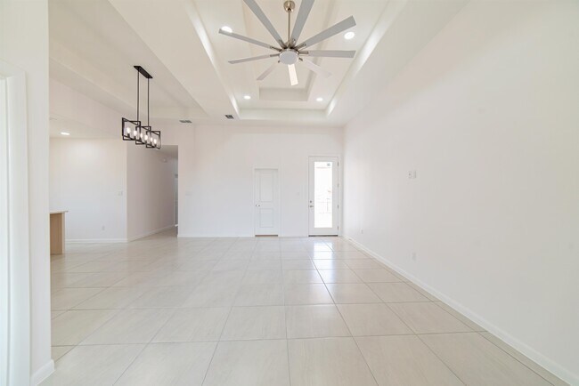 Building Photo - 154 Lagos Ave
