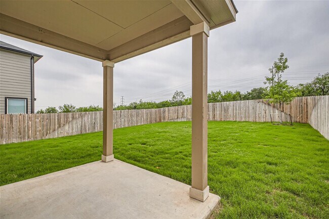 Building Photo - 4 bedrooms, loft, office, open floor plan ...