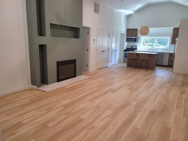 Building Photo - 228 E Spokane Ave