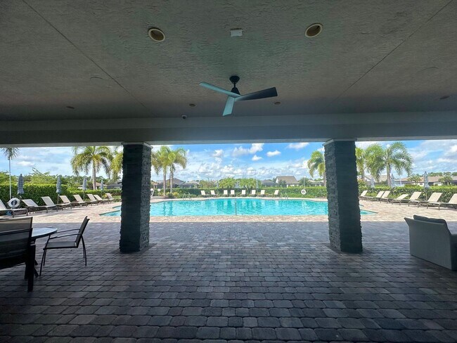 Building Photo - 9074 Bexley Dr
