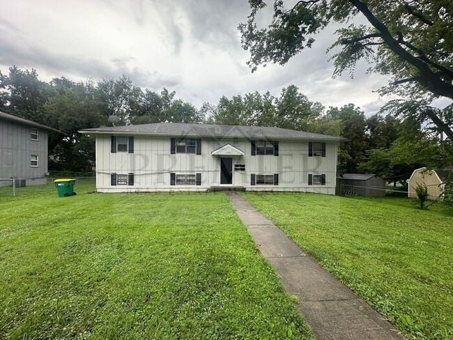 Primary Photo - 240 W Kump Ave