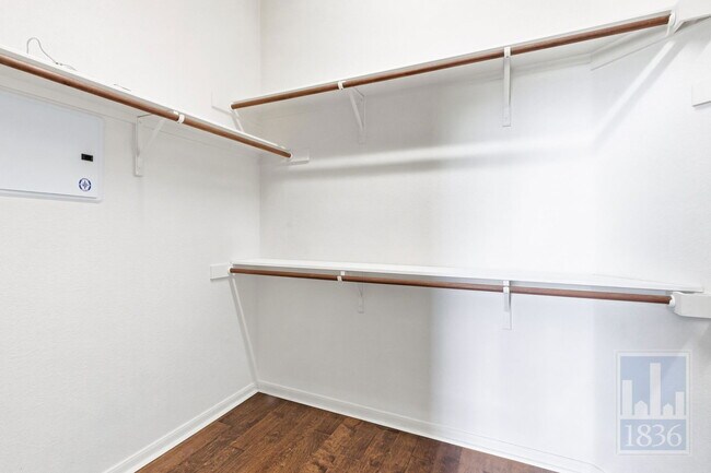 Building Photo - 420 Torrington Dr