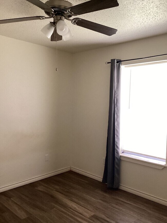 Building Photo - 2 Bedroom in the Parkview School district!...