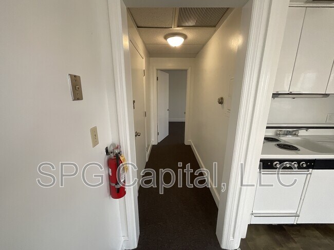 Building Photo - 5 Center Square