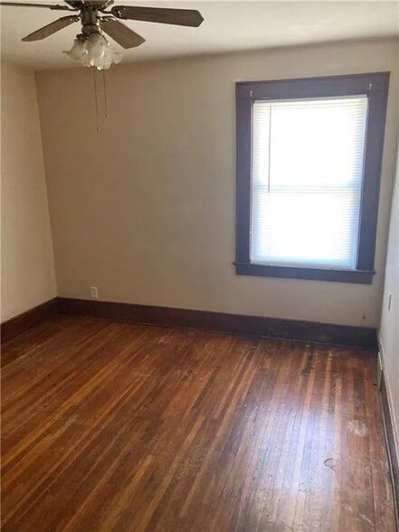 Building Photo - 186 Spruce Ave