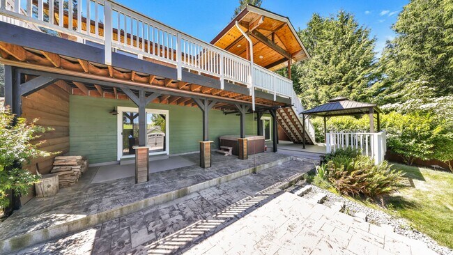 Building Photo - 6127 Parkside Dr