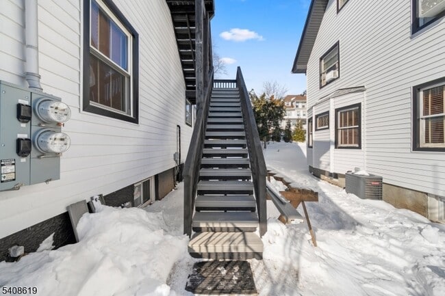 Building Photo - 4 Francis Pl