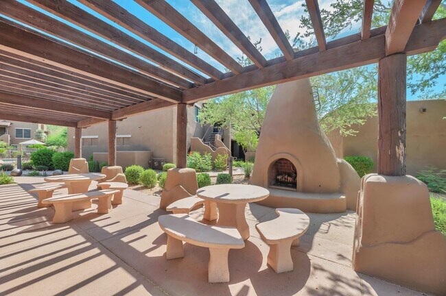 Building Photo - Beautiful 2-Bedroom Condo in Prime Scottsd...