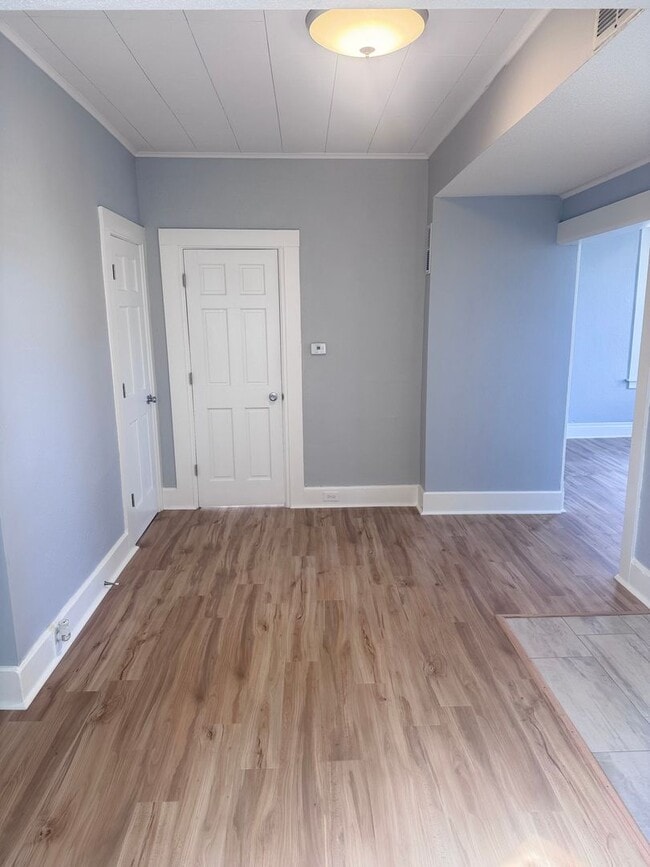 Building Photo - Remodeled 4 Bedroom 1 Bathroom Home