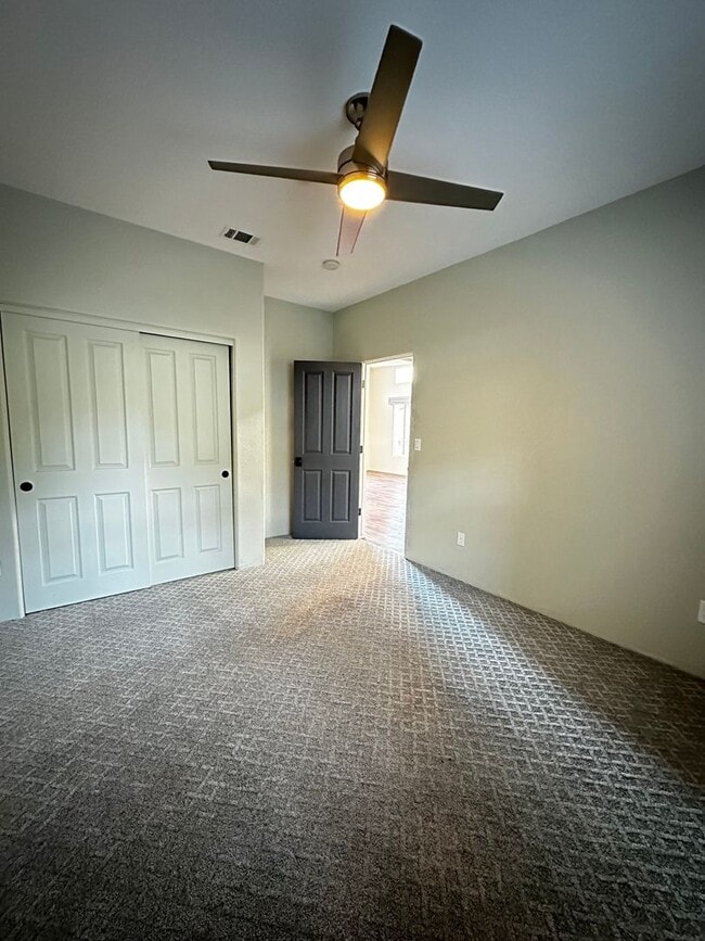 Building Photo - 3 bed 2 bath Well-Maintained Home in Prime...