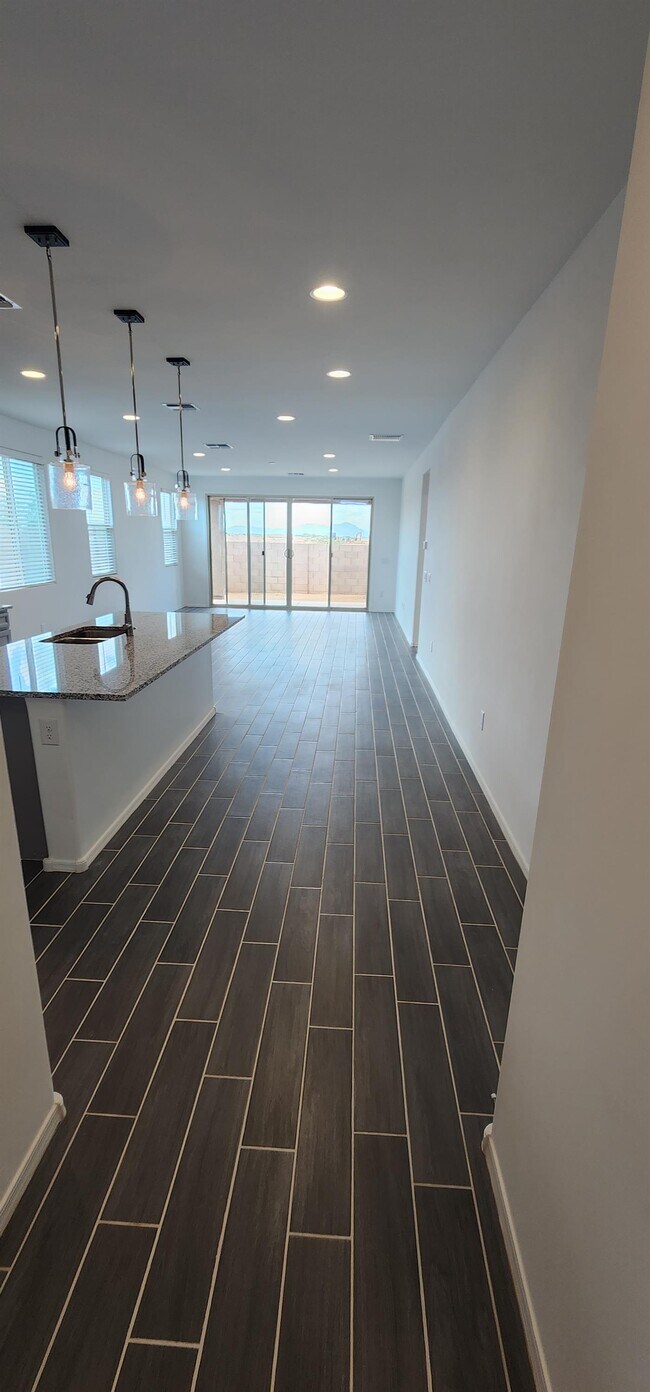 Building Photo - 7822 S Wolf Creek Dr