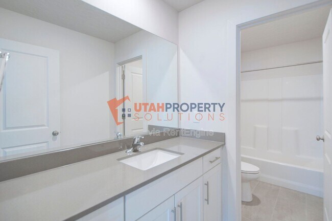Building Photo - 2697 N Snowberry Dr