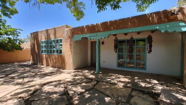 Building Photo - Coming Soon! Old Town Charm! 2 Bedroom Hou...