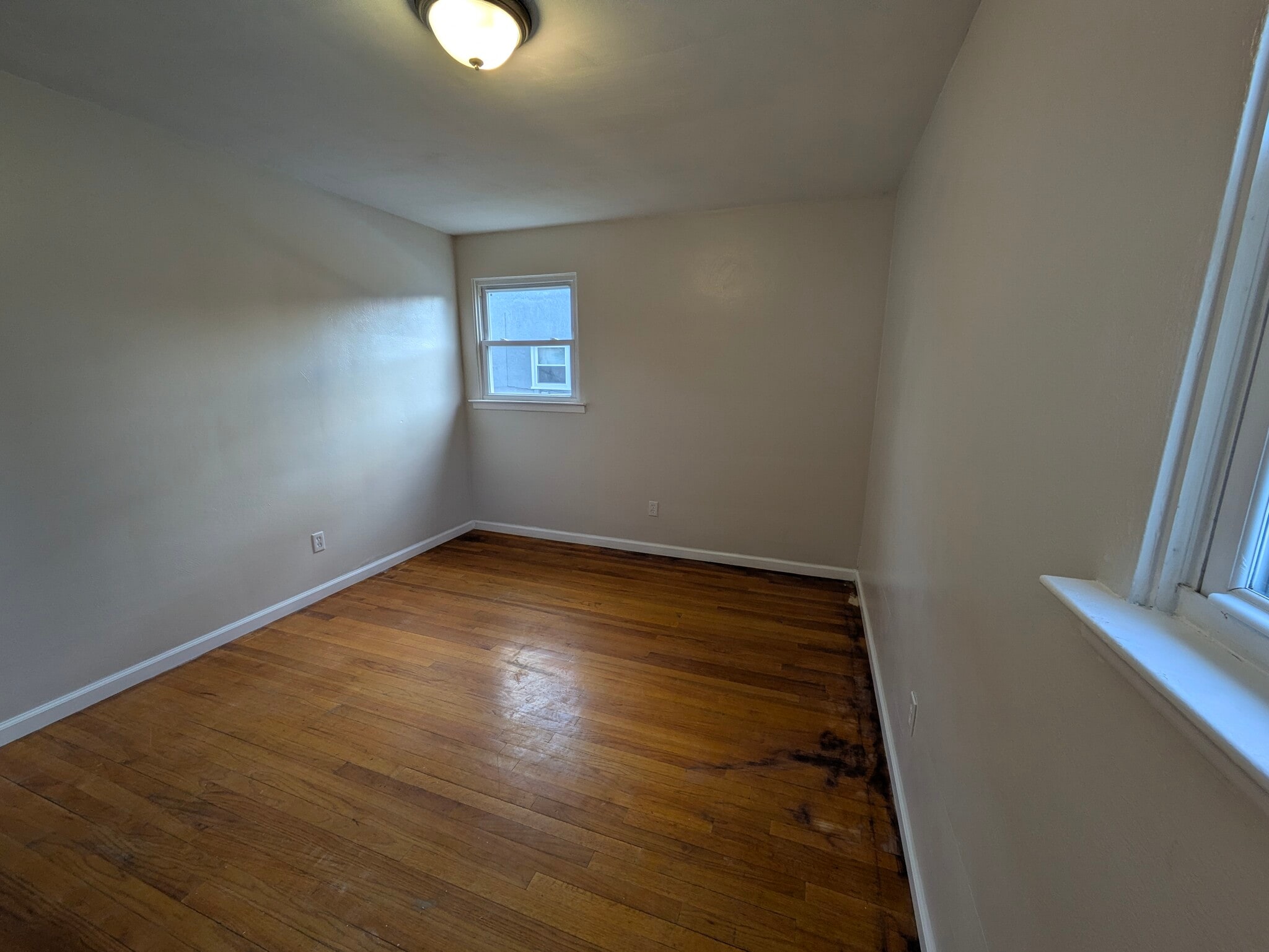 Building Photo - 617 June St