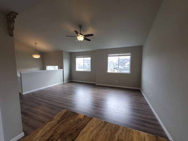 Building Photo - Beautiful Newer 4 Bedroom In Tahoma Terra Neighborhood!
