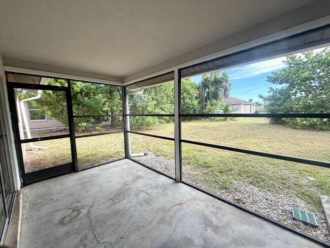 Building Photo - 712 SW 3rd Ct