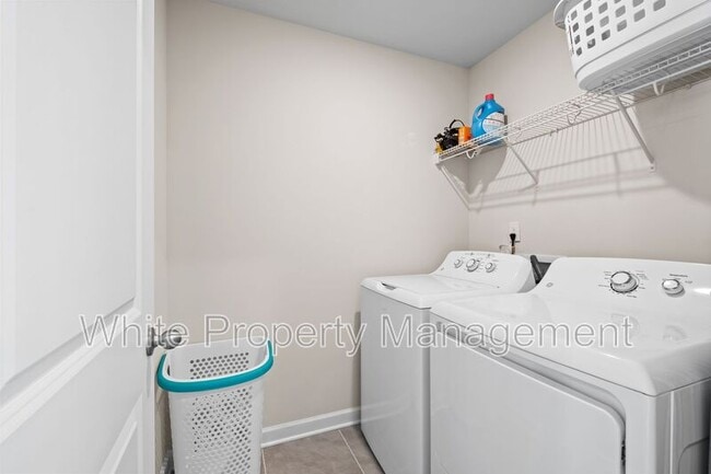 Building Photo - 709 Windage Wy