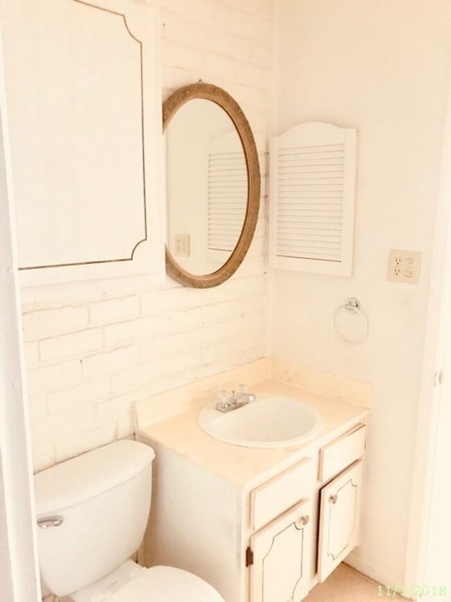 Building Photo - 2 BEDROOM 2 BATH PATIO HOME WITH 1010 SF