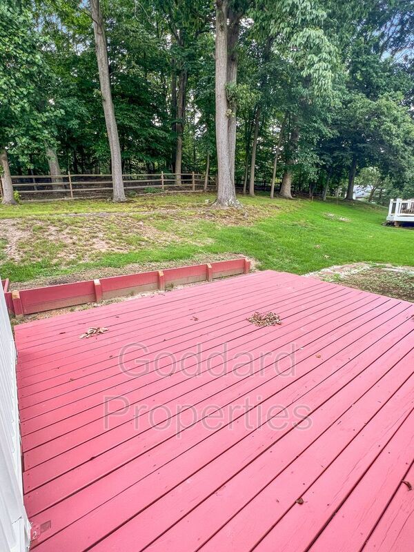 Building Photo - 8535 Hayshed Ln