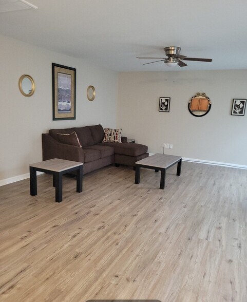 Building Photo - 389 Denman Loop