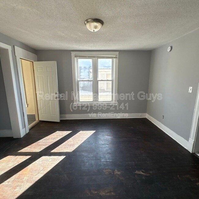 Building Photo - 2931 N Bryant Ave