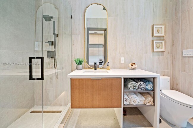 Building Photo - 655 Layne Blvd