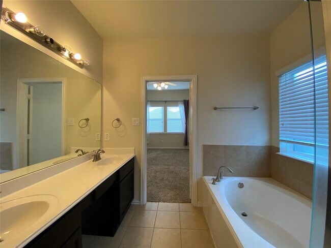 Building Photo - 24615 Forest Canopy Dr