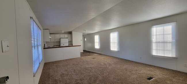 Building Photo - Ready to Move in