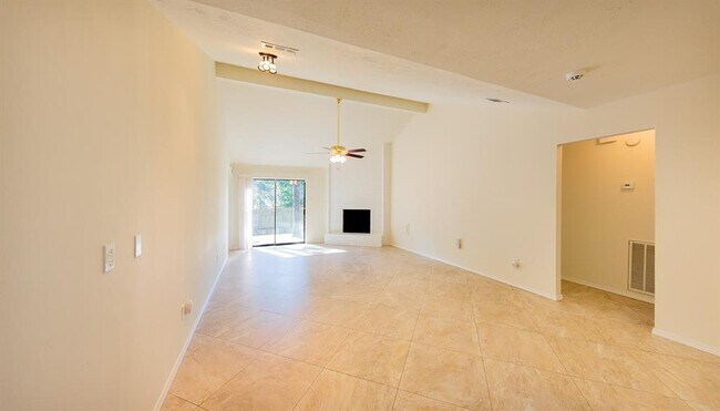 Building Photo - 8 Green Haven Dr