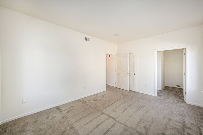 Building Photo - 905 S Zeno Way